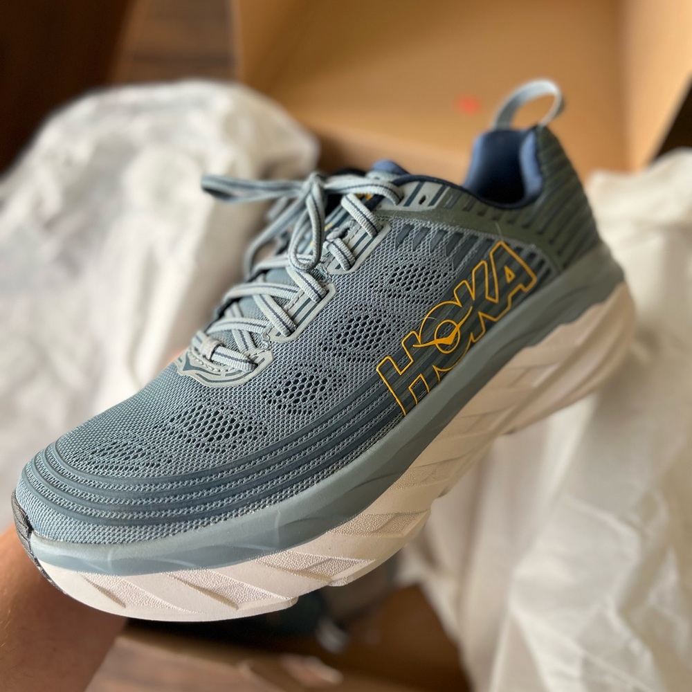 Hoka One M Bondi 6